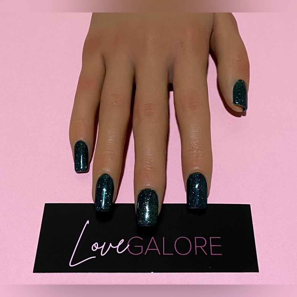 Handcrafted Press On Nails Green Glitter Short Square-Love Galore